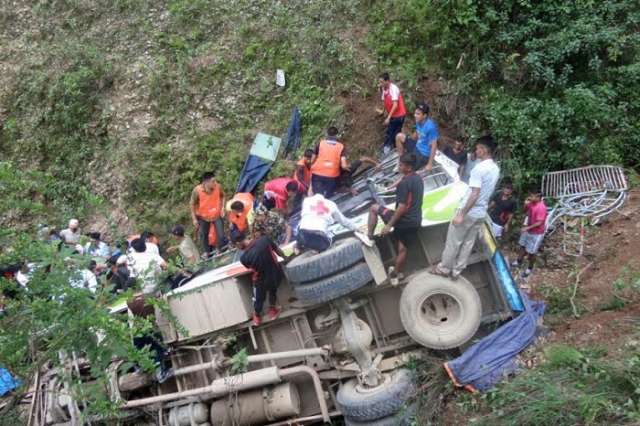 20 killed, 17 injured in central Nepal bus accident 